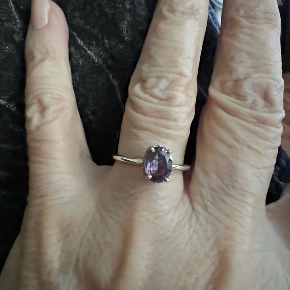 Color changing Elegant Alexandrite Gemstone Ring - Picture 14 of 16